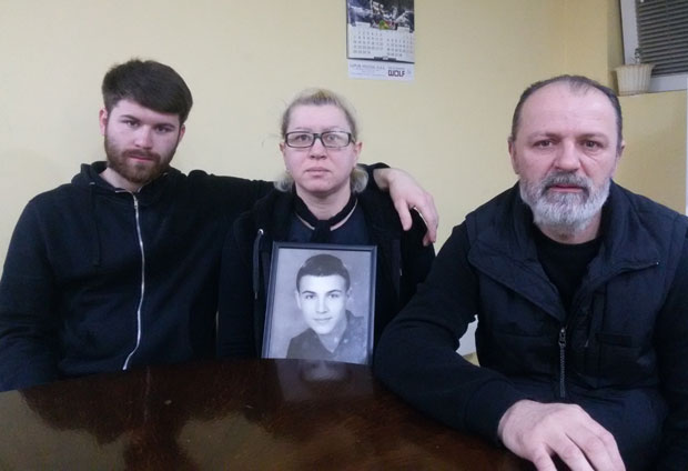 РОДИТЕЉИ ИЗ ЛАЋАРКА: Још увек не знамо зашто нам уби сина